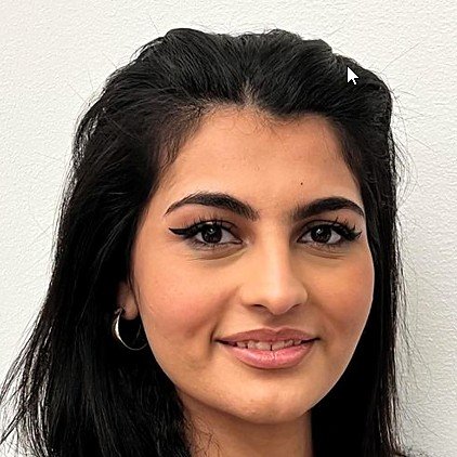 Portrett av Arina Abu-Bakr Mohammad, teoritolk hos TeoriTolk