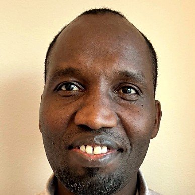 Portrett av Eric Muhoza, teoritolk hos TeoriTolk