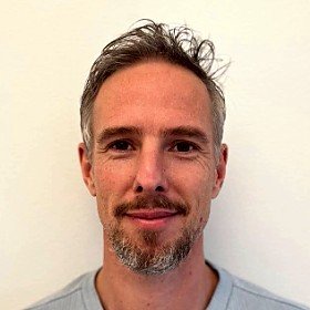 Portrett av Nils Christian Hektoen, teoritolk hos TeoriTolk
